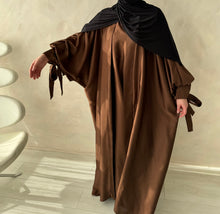 Load image into Gallery viewer, Luxury Satin Abaya