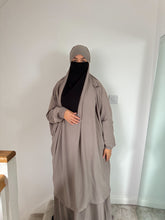 Load image into Gallery viewer, Madina Silk Jilbab - 2 Piece - Prayer Set