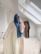 Load image into Gallery viewer, Balloon sleeve Large Crepe Abaya