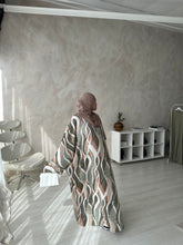 Load image into Gallery viewer, Pattern Butterfly abaya
