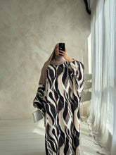 Load image into Gallery viewer, Pattern Butterfly abaya
