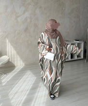 Load image into Gallery viewer, Pattern Butterfly abaya
