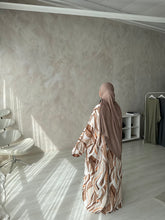 Load image into Gallery viewer, Pattern Butterfly abaya
