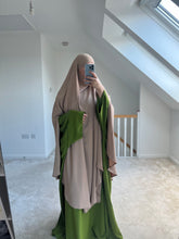 Load image into Gallery viewer, Butterfly madina silk abaya with large sleeve
