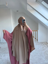 Load image into Gallery viewer, Butterfly madina silk abaya with large sleeve
